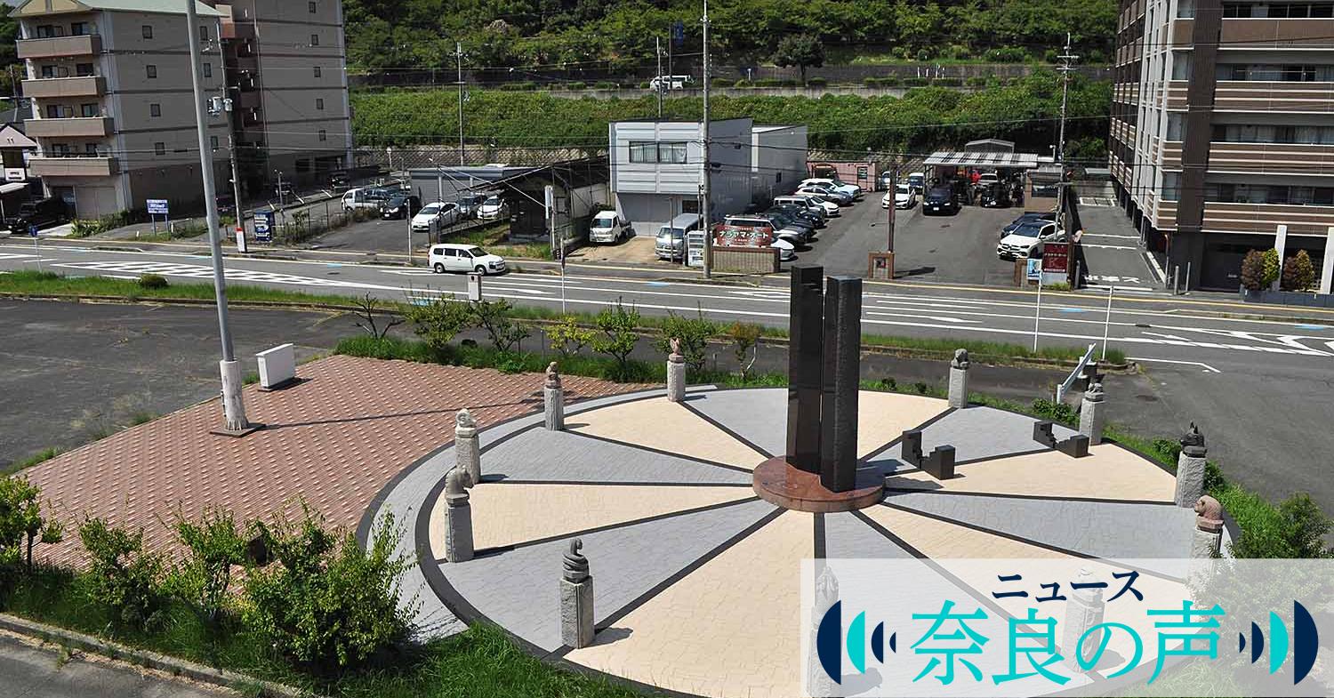 JR平城山駅の日時計モニュメント、出入りに難点 「広場」に見えても道路区域 奈良市設置も「歩行者立ち入る場所でない」
