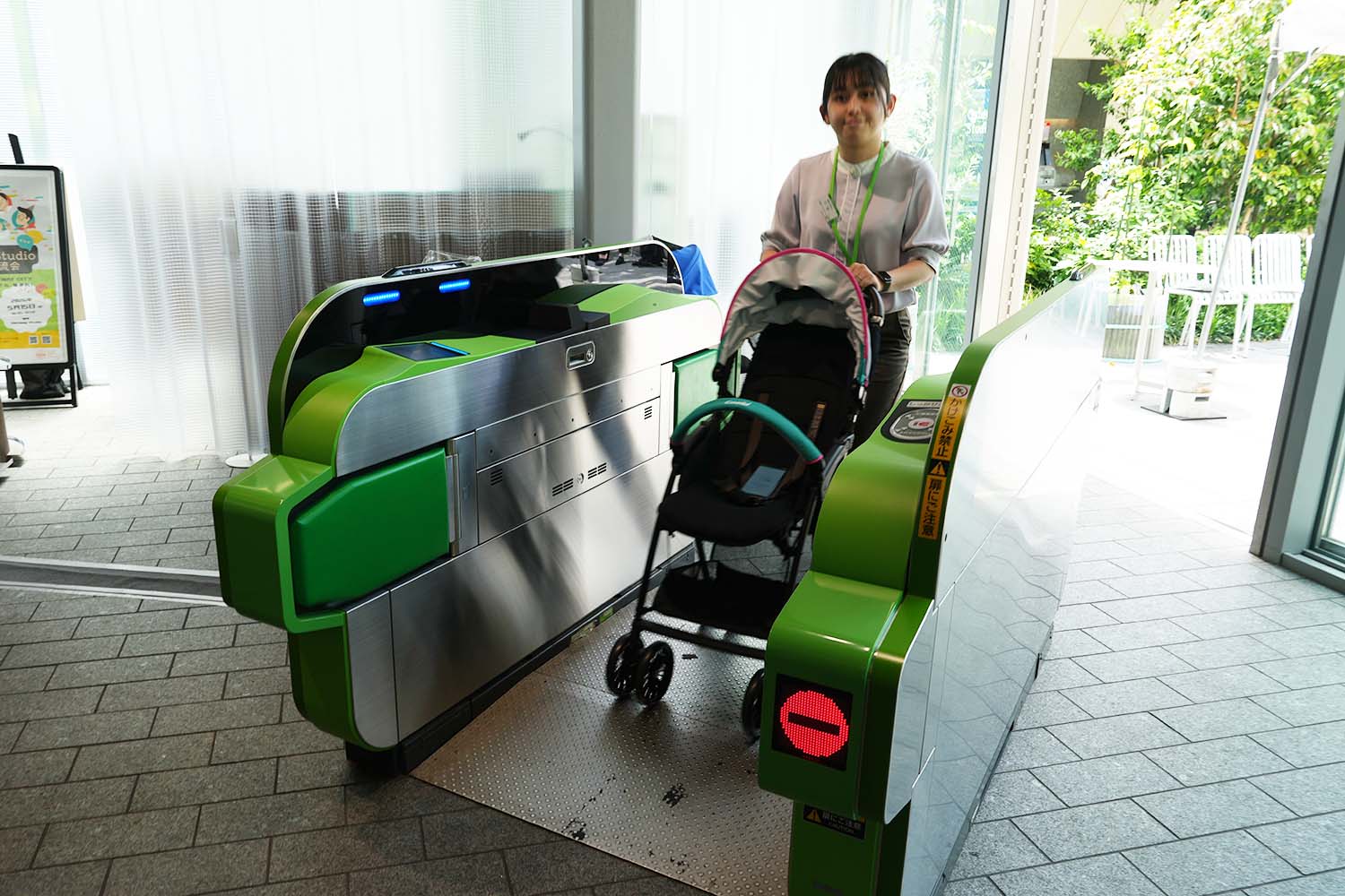 次世代Suicaの本命 タッチ不要のUWBウォークスルー改札を体験