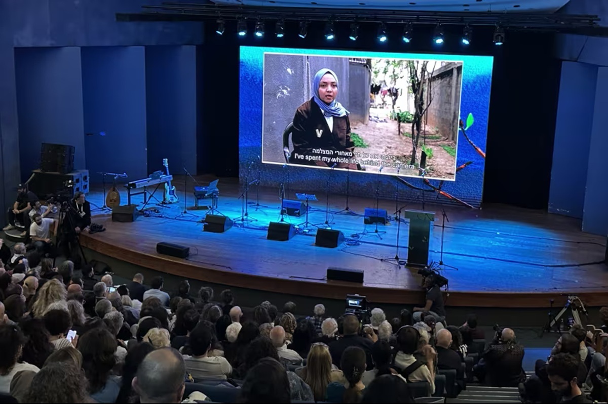 「血は血を招くだけ」 悲しみを分かち合うイスラエルとパレスチナの合同式典、脅迫や妨害の中で開催