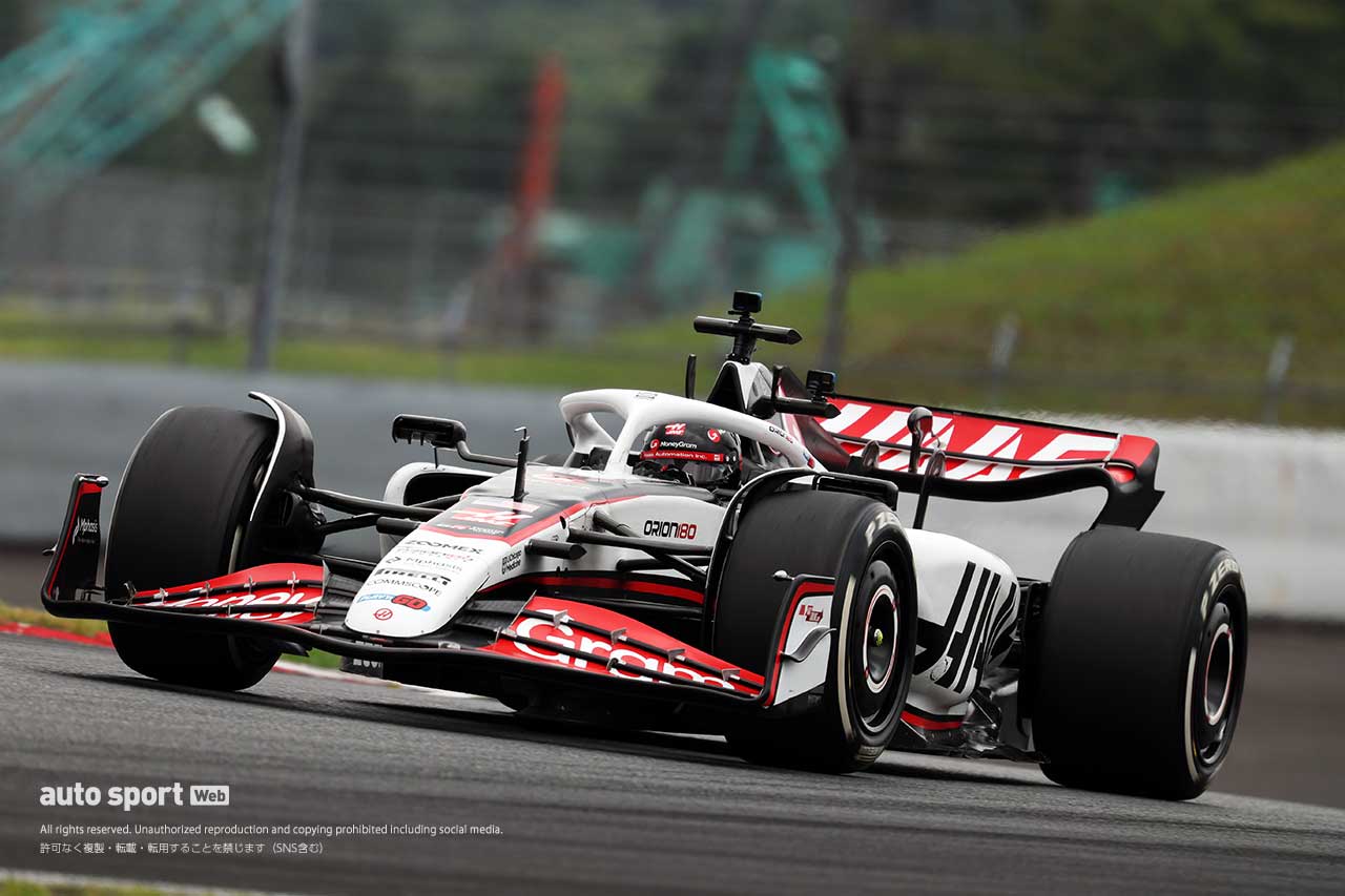 坪井翔がF1初ドライブ。ハースF1富士TPCテストで小雨のなか49周＆挨拶代わりの1分17秒795