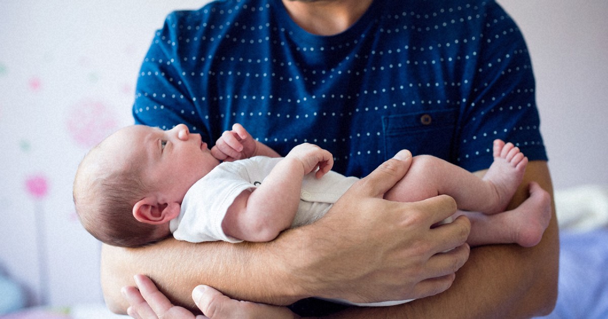 子育てする権利、父親は奪われていた？ライターの疑問、育児本に