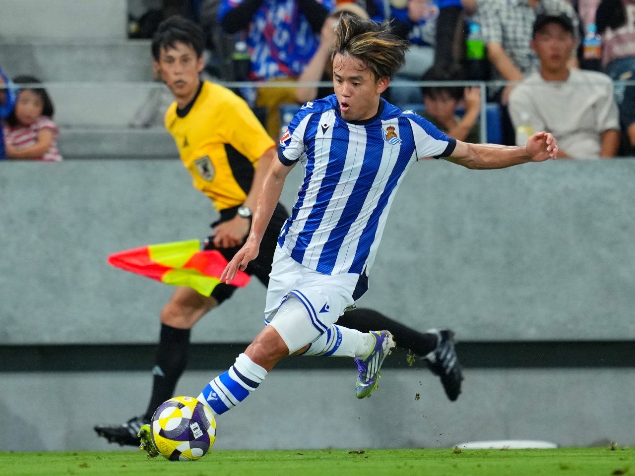 久保建英が中に外にと躍動45分間!! 若きエース候補2発のソシエダ、横浜FCに2-1勝利で日本ツアー締めくくる