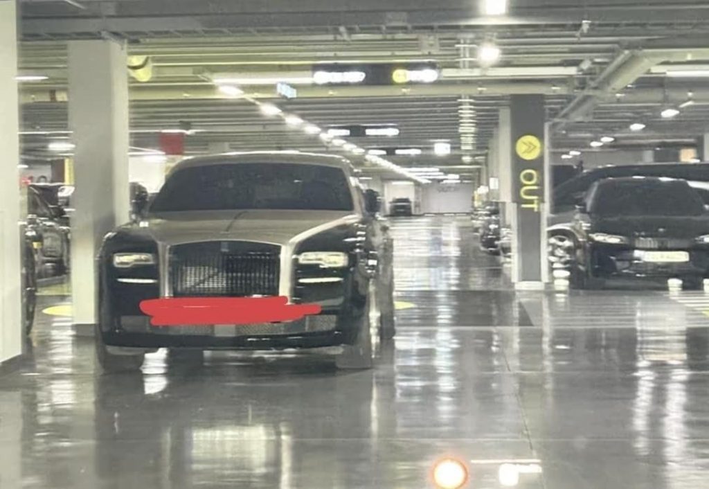 マンション地下駐車場の「6億ウォン超」ロールスロイス、常習的に迷惑駐車…韓国「高価すぎて警告ステッカーも貼れない」管理側も対応できず（KOREA WAVE）
