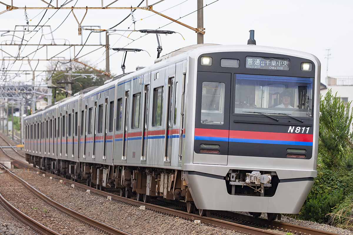 「ピンクの新京成」まだ健在？ 合併から半年、京成松戸線はどれくらい“京成カラー”に染まったか