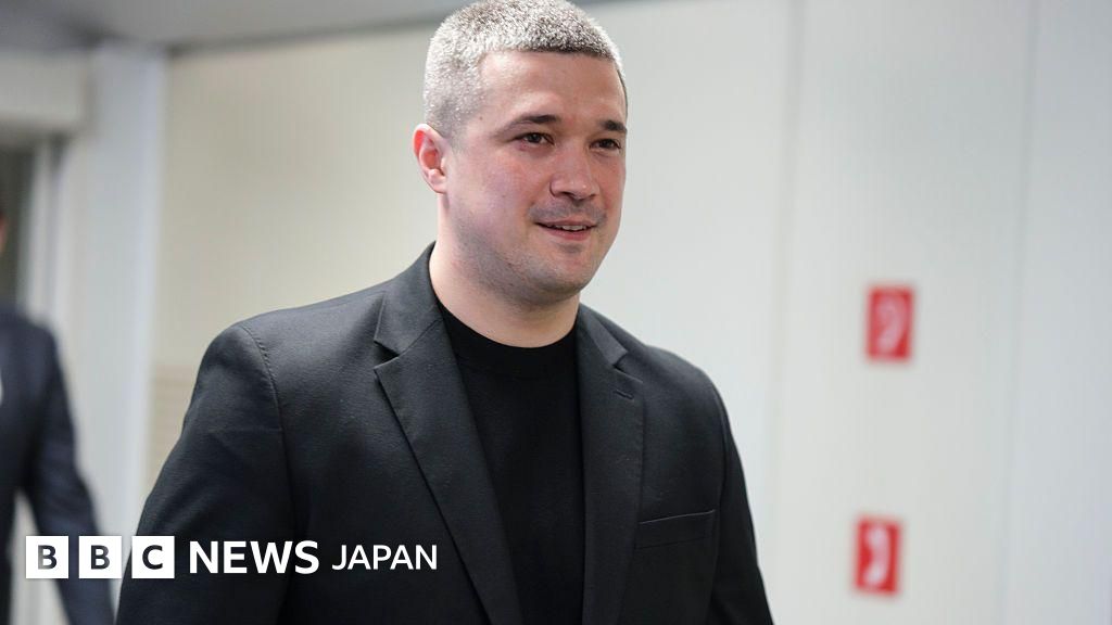 ゼレンスキー氏、ウクライナで高い支持のフェドロフ国防相を更迭 各地で抗議広がる