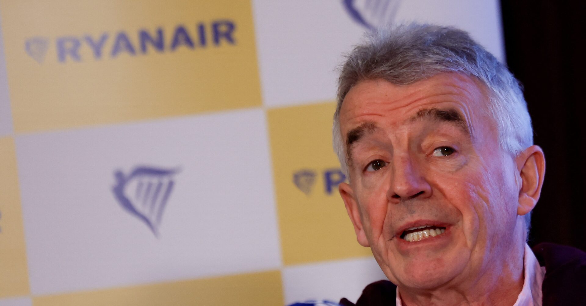 アングル：機内ＷｉＦｉは必需品か、マスク氏とライアンエア論争で議論再燃