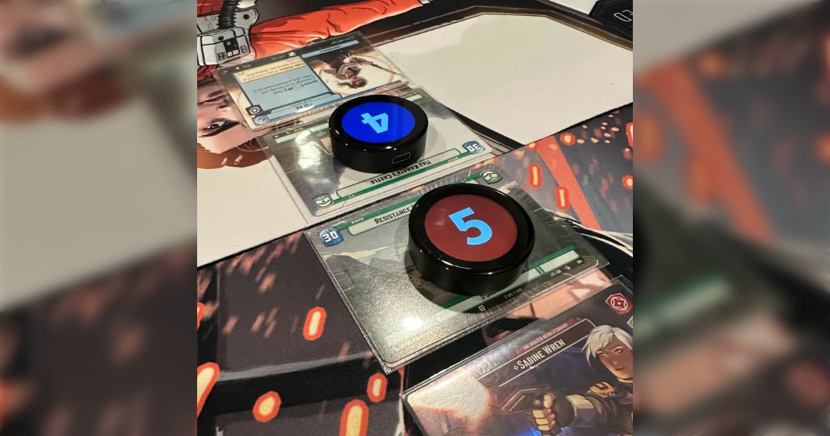 「枯れた技術の水平思考！」推し活グッズとして販売されている動くデジタル缶バッジ、どうやら大量に生産されて余ったスマートウォッチ用丸型液晶の活用先らしい