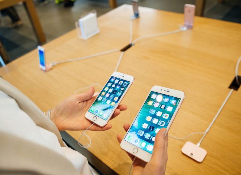 有名スマホブランドの販売員が暴走！同僚や他店とのトラブルを繰り返す社員をクビにできる？（＠ＤＩＭＥ）