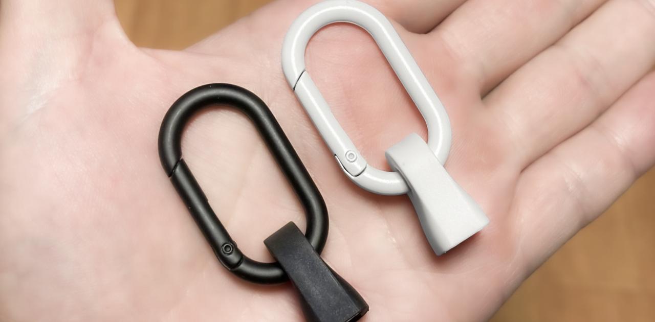 USB-C端子を守るCIOのケーブルホルダー。バッグの中でも絡まない