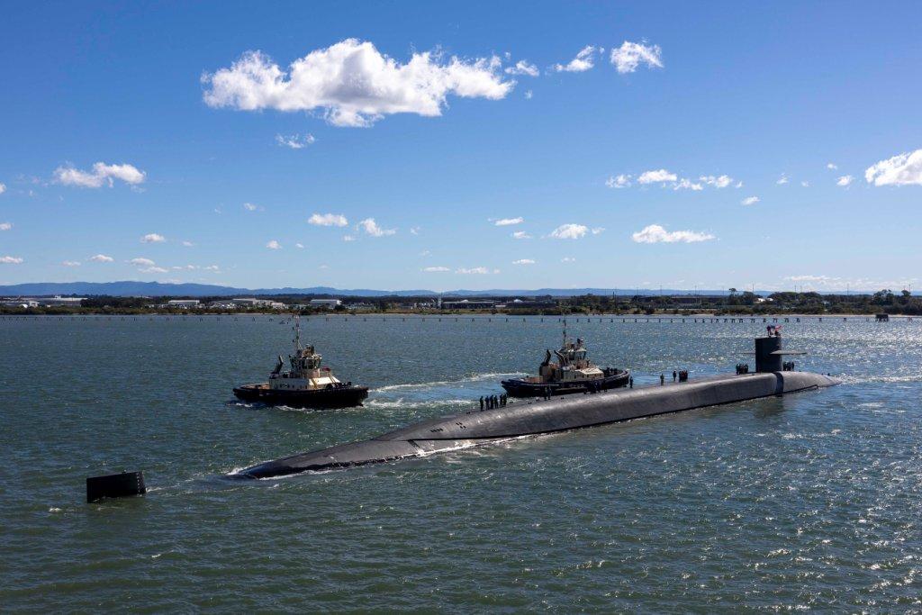 写真は正直に語る：建造してみたものの、まともに動けない北朝鮮の軍艦 進水式後にすぐ修理用ドック入りする駆逐艦や潜水艦(1/4)