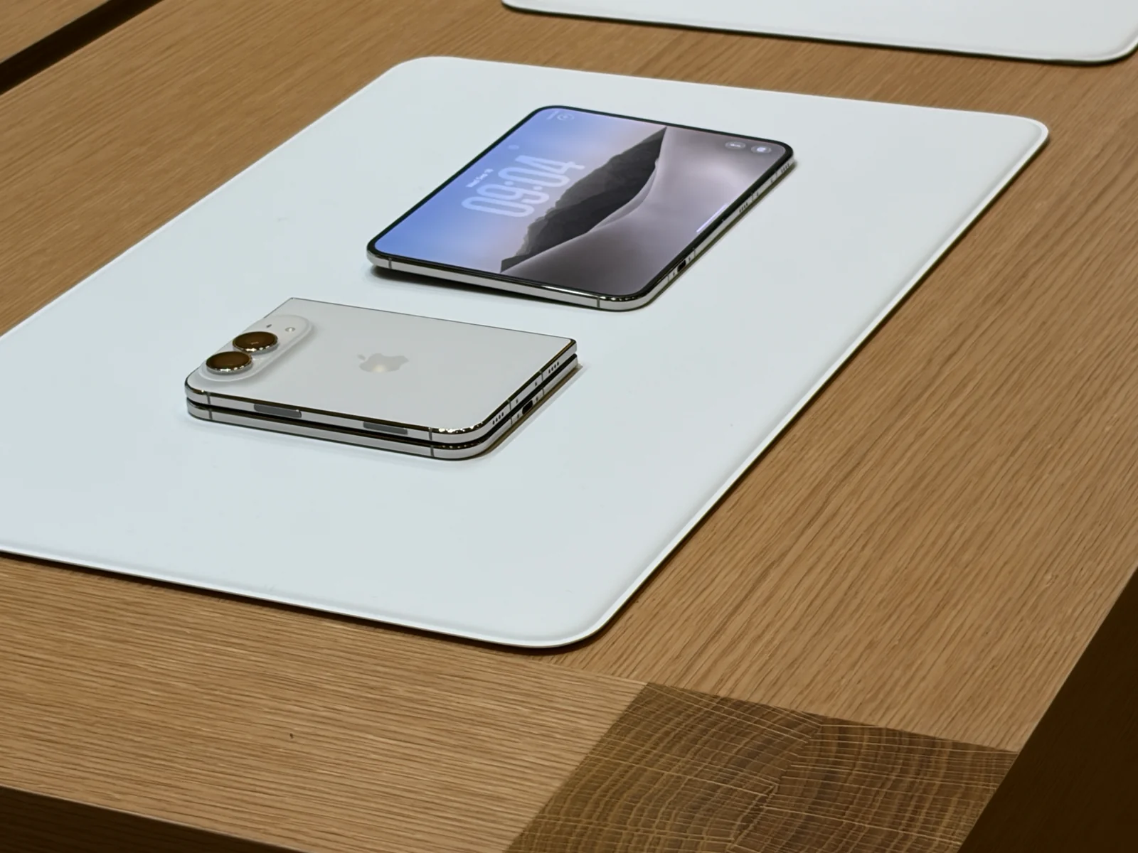 iPhone Duo、日本のApple Storeでは予約なしで購入不可能であることが判明。