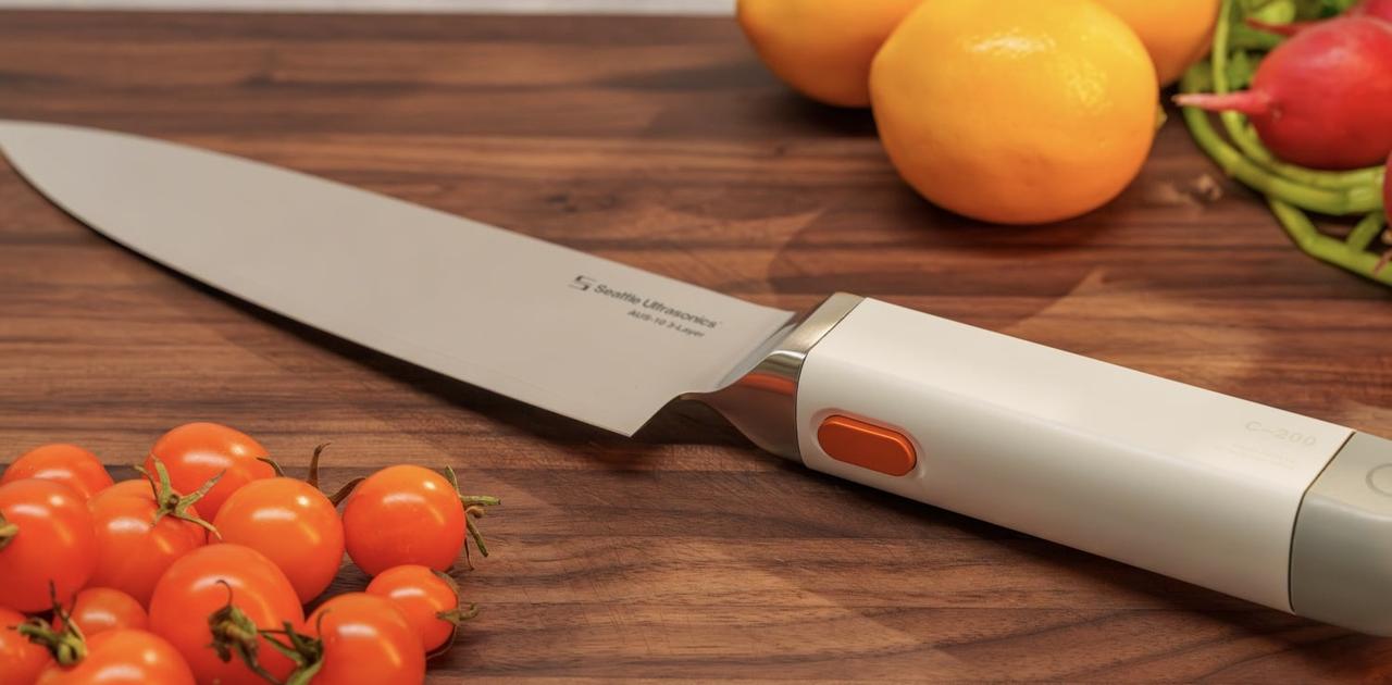 超音波で高速振動。電動アシストで切れ味倍増するとんでもない包丁