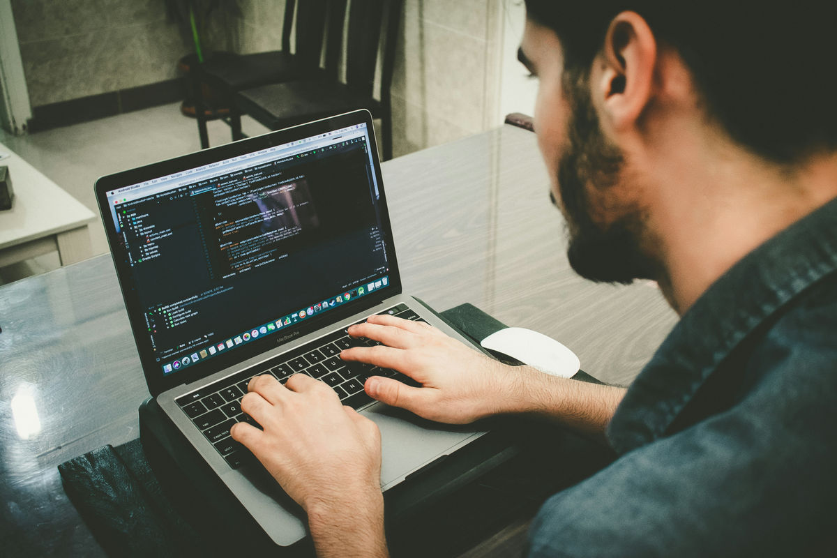 「JavaScript」の商標をOracleから開放するよう求めた審判で無関係な「Node.js」の画像が証拠として使われた件に当事者が反発