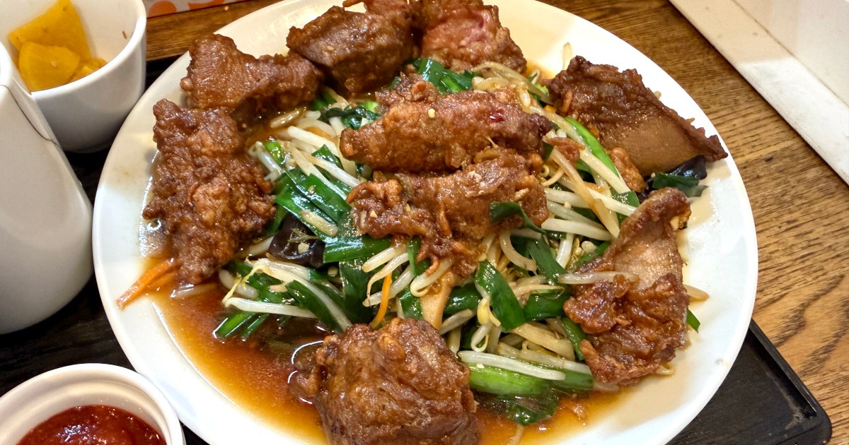 合計100分待ちでも後悔なし！ 清瀬の名店『レバニラ定食 kei楽』のザクザク食感レバーが荒々しい絶品だった