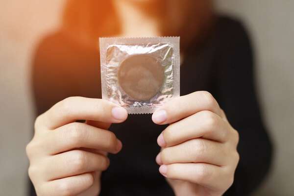 〈現代の10倍以上〉コンドームは避妊目的で開発されたものではなかった…戦前の売春界隈に溢れた「花柳病」の蔓延|au Webポータル