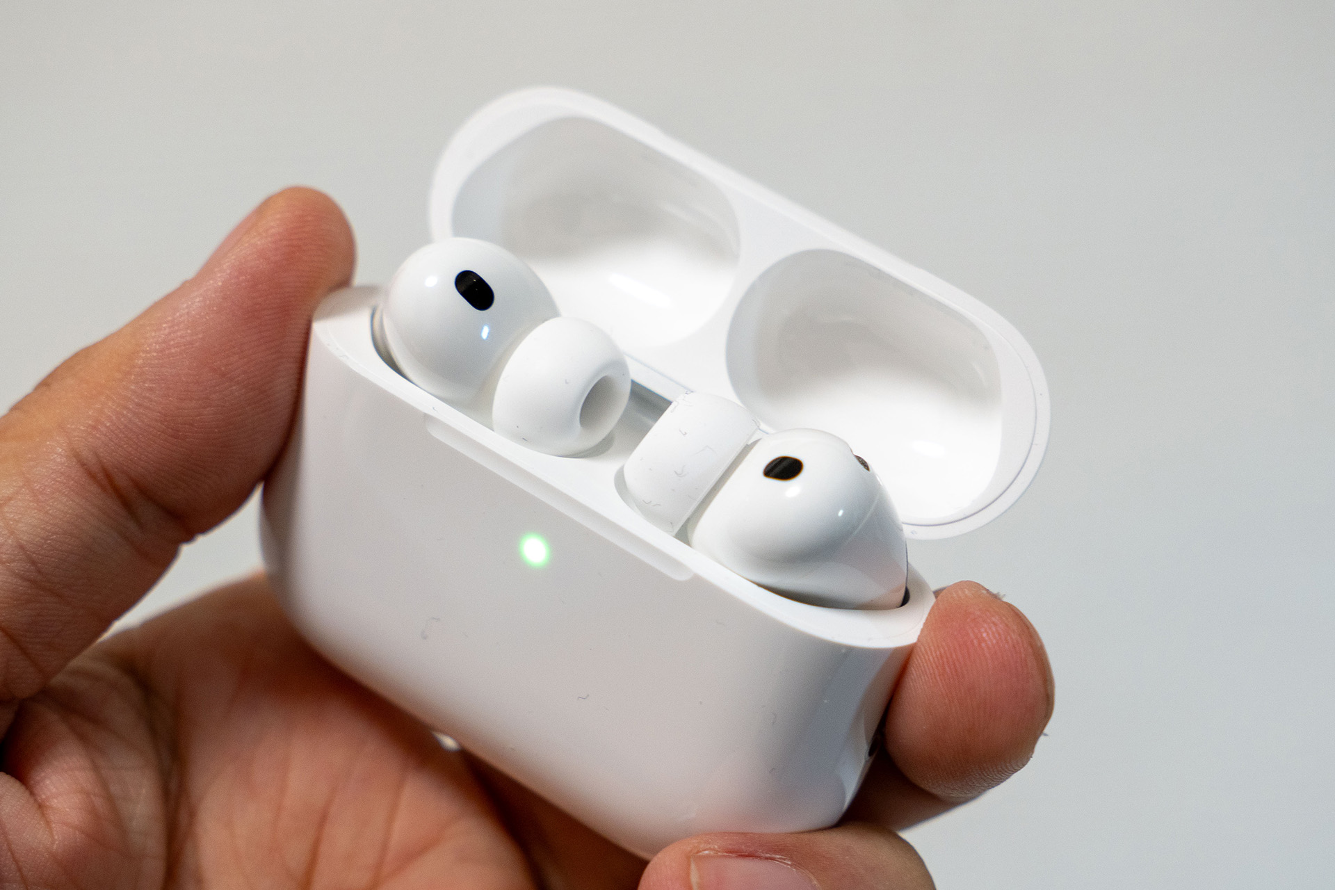 「AirPods Pro 3」最速レビュー。音質も使い勝手も進化。「ライブ翻訳」の仕組みとは