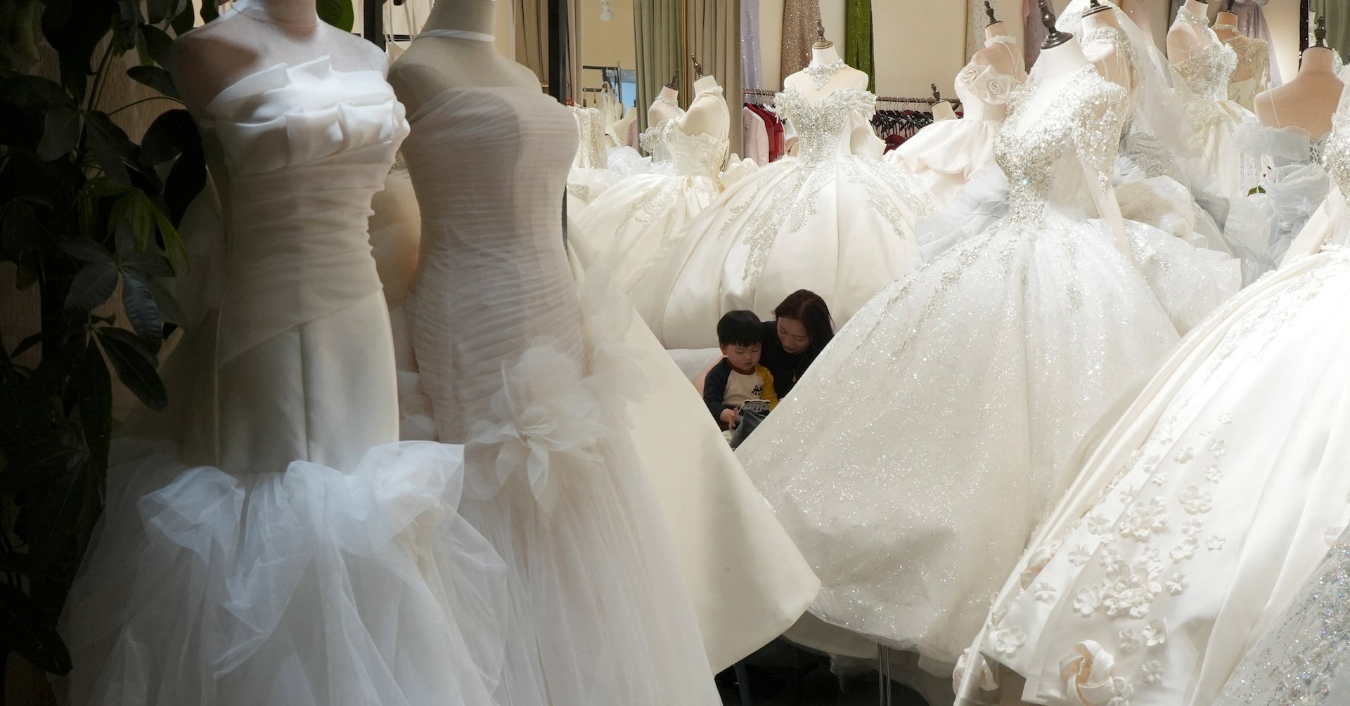 アングル：中国で婚姻数回復傾向続く、ドレス業界が期待