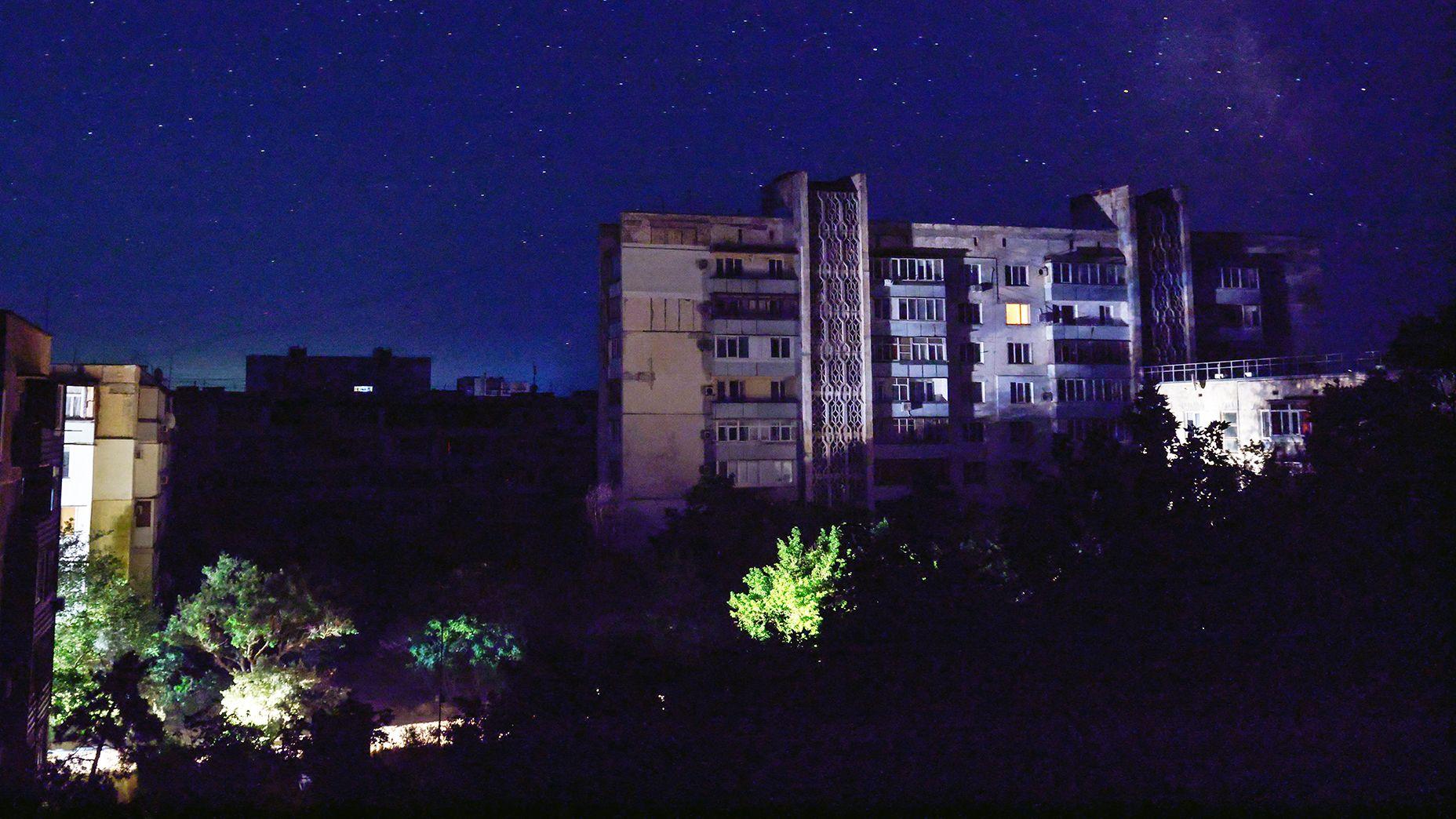 ロシア占領下のクリミア最大都市で停電、ウクライナのドローン攻撃後（BBC News）