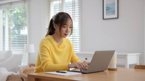 「大学公認AI」導入は11%のみ 学生の“野良AI”利用が標準化する大学教育の実態