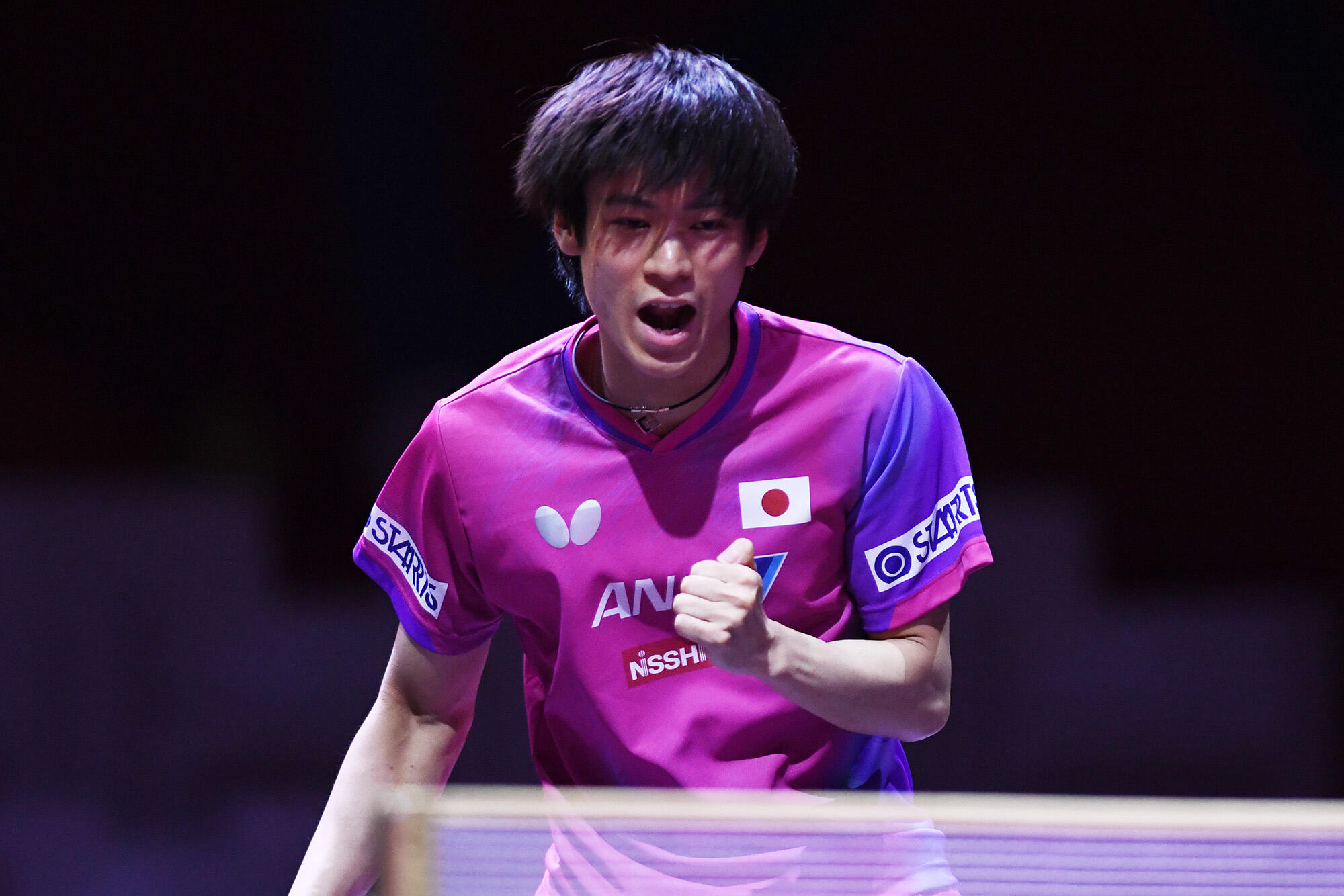 注目の日本人対決は圧巻の攻めを見せた戸上隼輔の完勝！ 張本智和は今大会ベスト32でストップ【世界卓球】