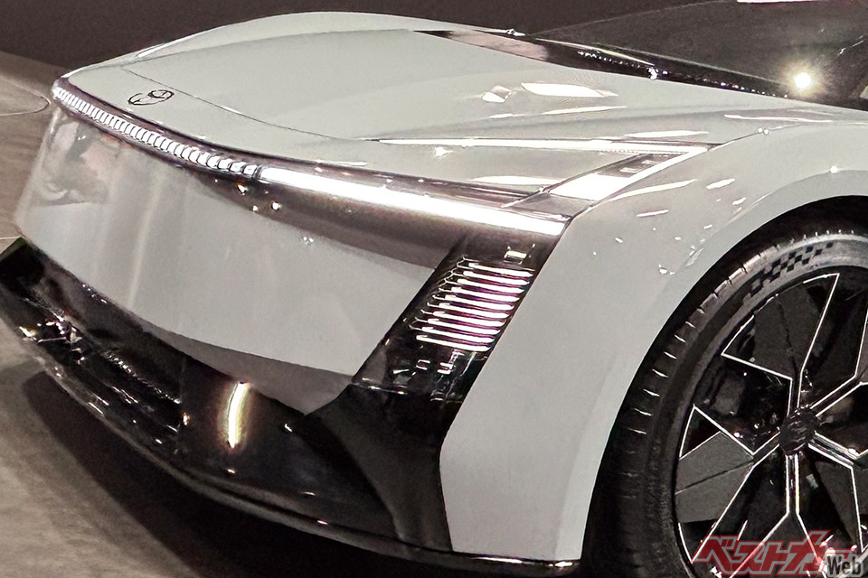 このまま出してほしいな!! JMS2025で大きな注目を集めたトヨタ カローラコンセプトがカッコ良すぎる件