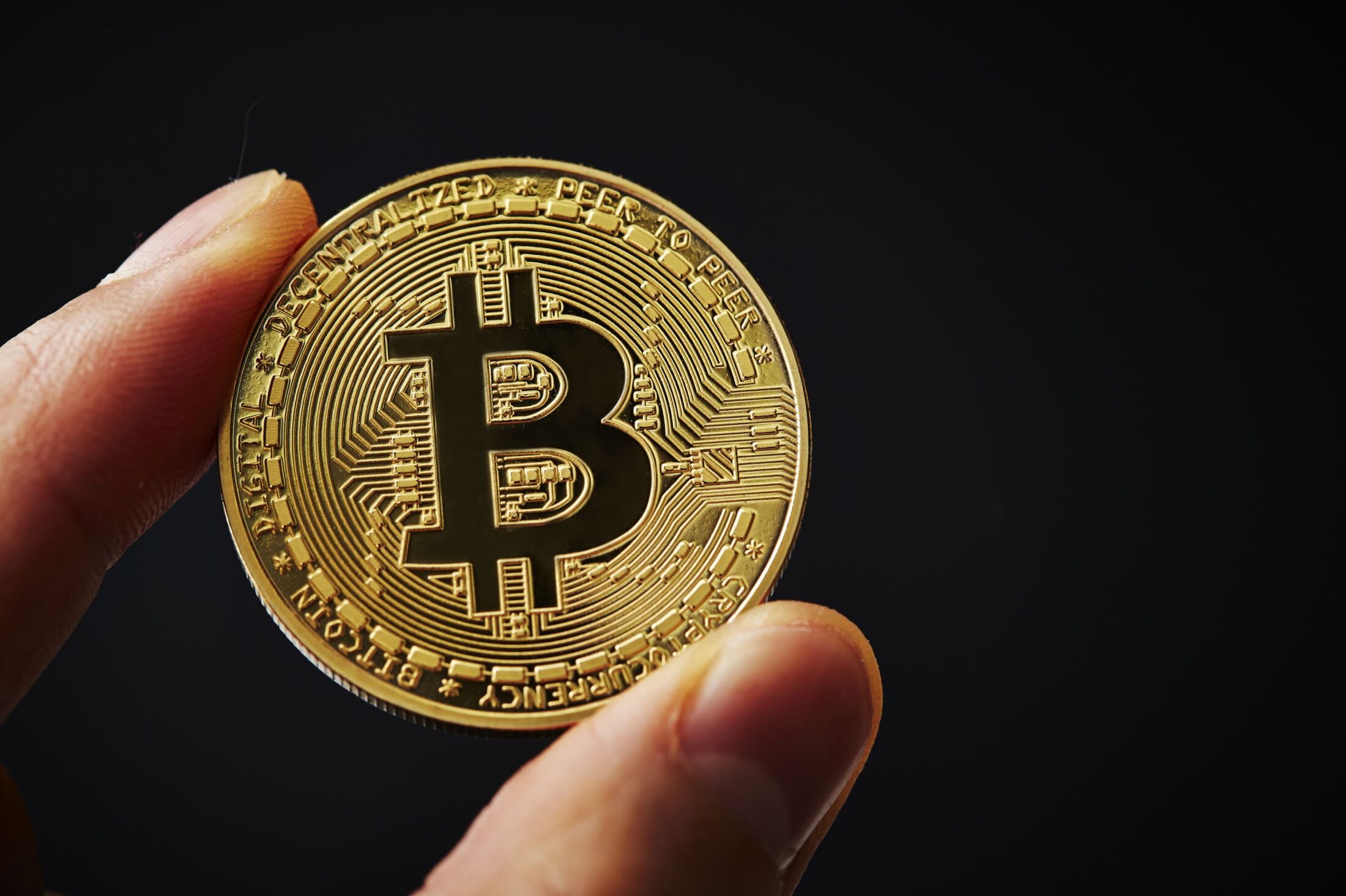 ビットコインの発案者「サトシ・ナカモト」とは何者か？ 総資産は10兆円…その正体に迫る最新情報《21世紀最大級のミステリー》