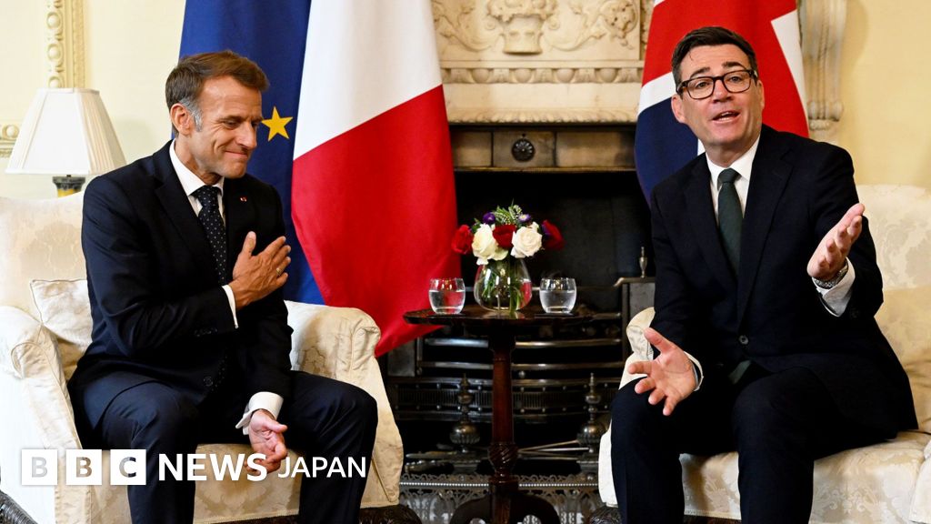 英仏首脳、小型ボートやウクライナでの関係強化を確認 大英博物館ではチャールズ国王と「バイユーのタペストリー」を観覧