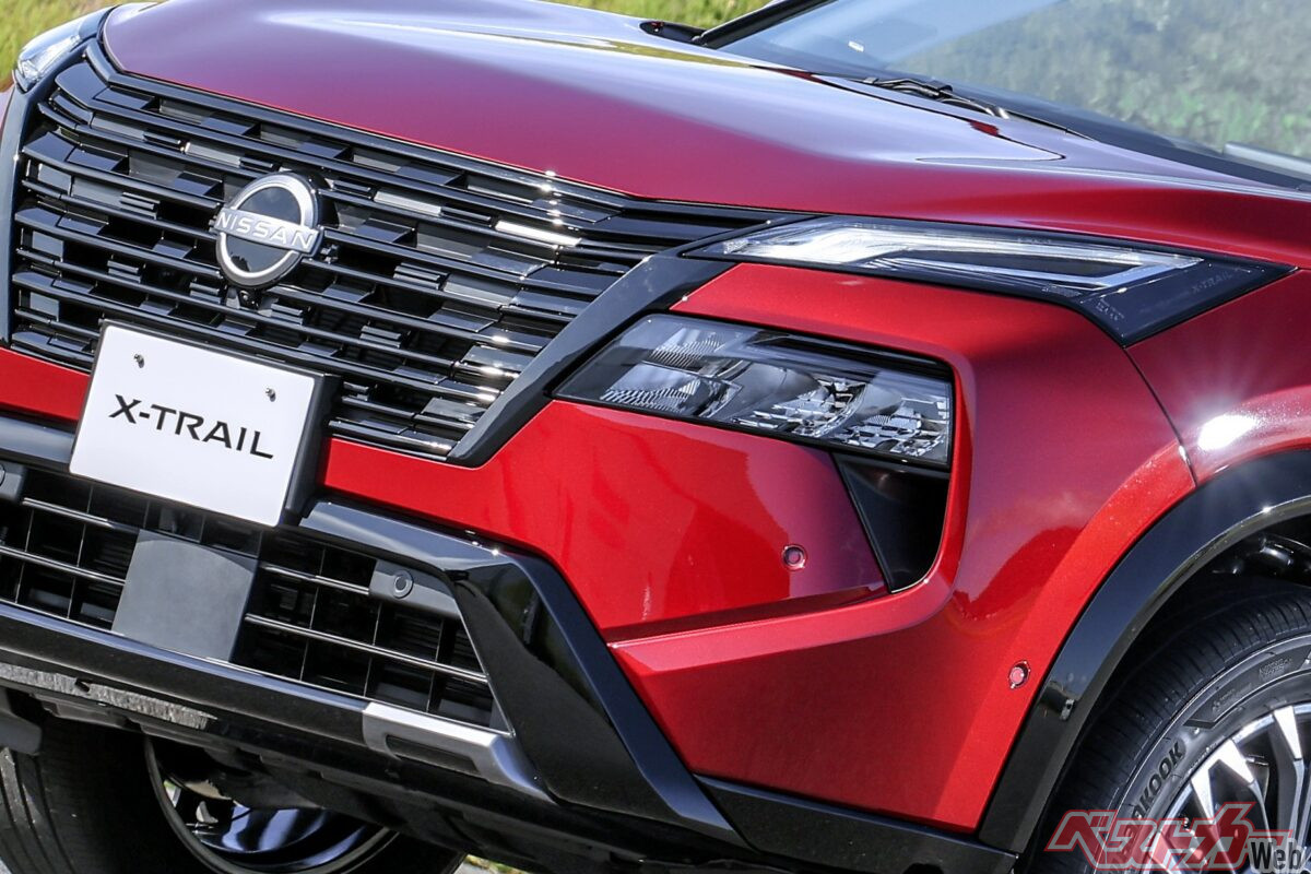 マイナーチェンジされたエクストレイルはハリアーと張り合えるか!? 勝負の鍵はエントリーグレード!!