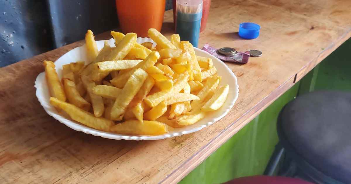 「お客さん、着色料、入れる？」「ゴキブリは前菜よ」豪快女将の衝撃ポテト屋レポート【カンバ通信：第443回】