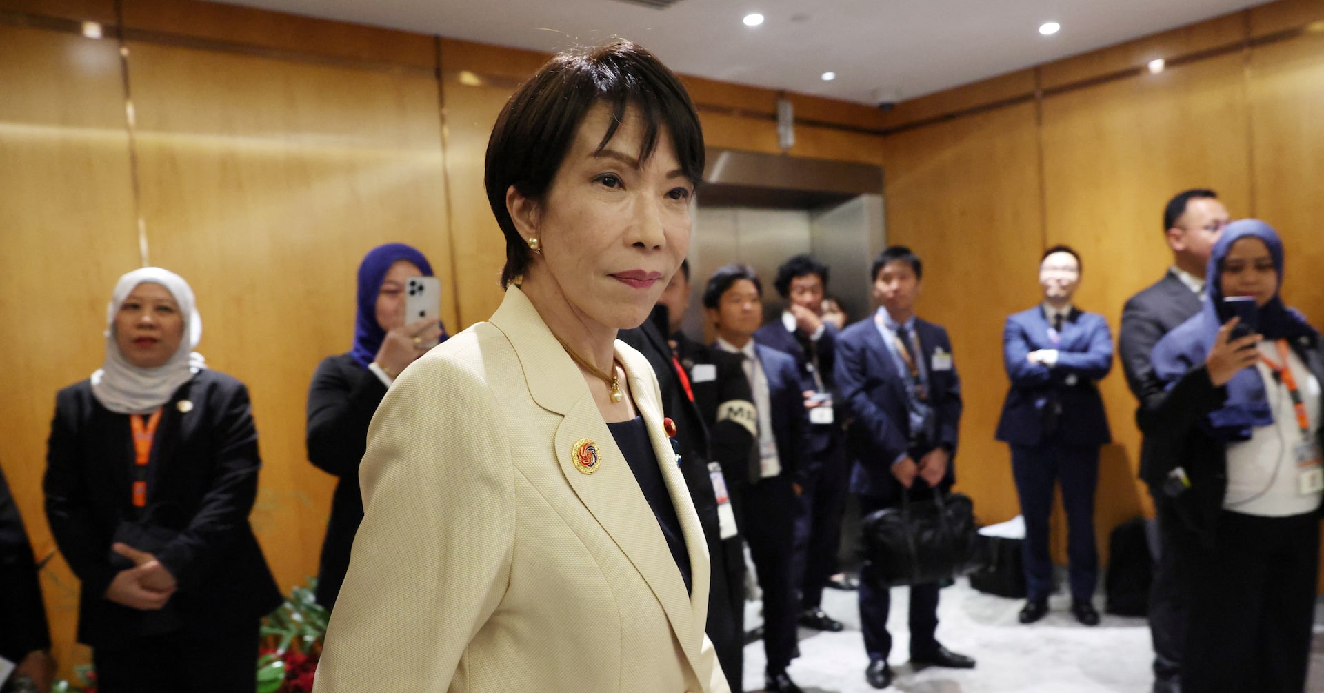 マクロスコープ：トランプ氏来日、政府は関係構築に自信 防衛費・為替で市場警戒も