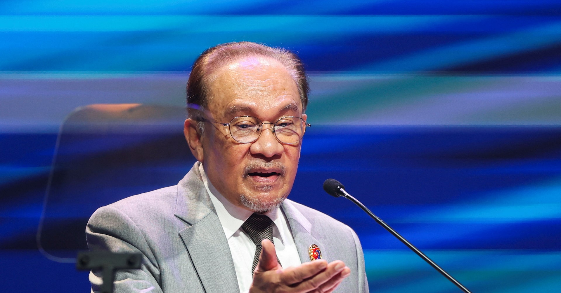 マレーシア首相、全成人に現金支給へ 生活費高騰受け新対策発表