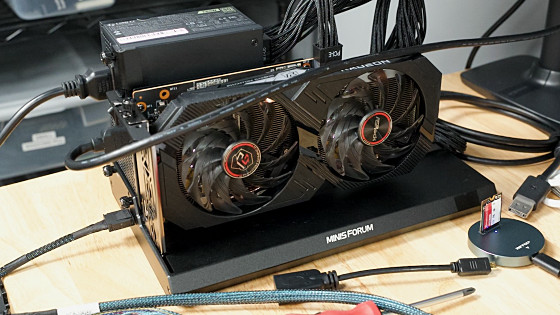 グラボを外付けするためのOCuLinkケーブルは製品によって設計が異なりグラボを認識させられないこともある