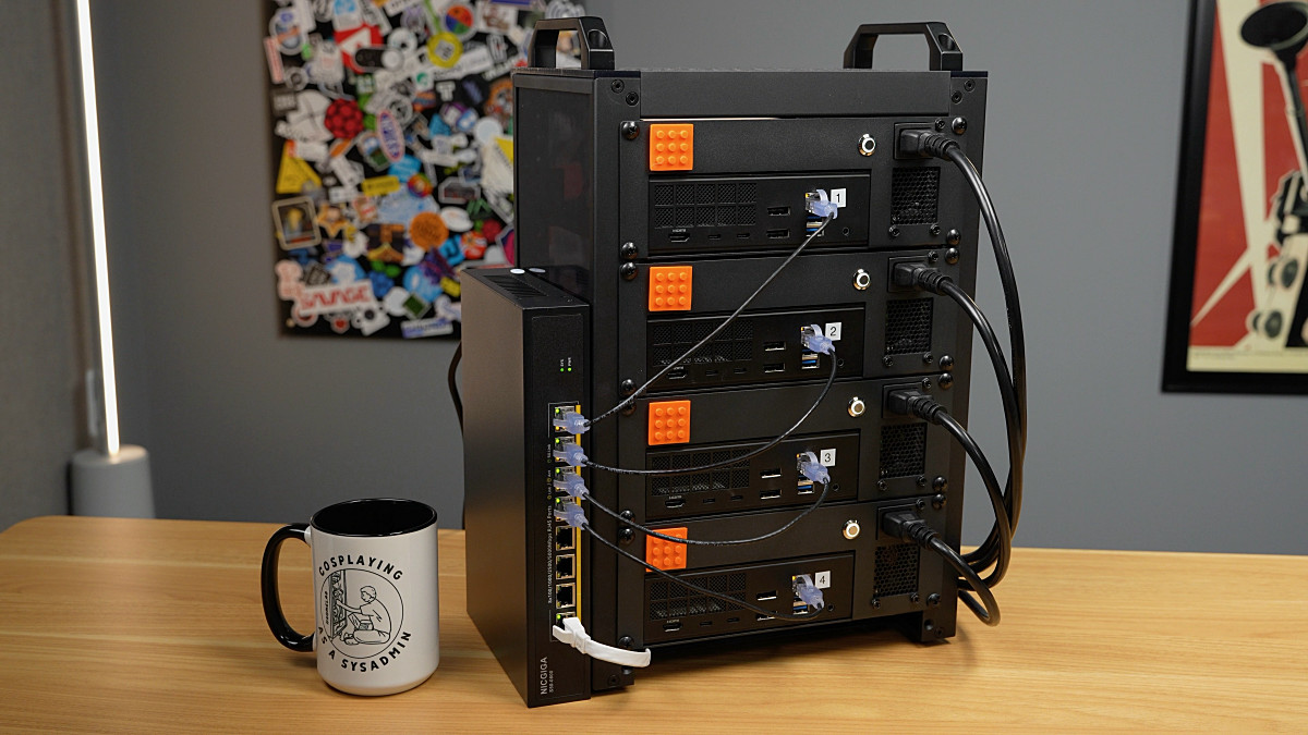 「小型デスクトップPCを4台組み合わせてAIクラスタを構築する」という試みの結果は？