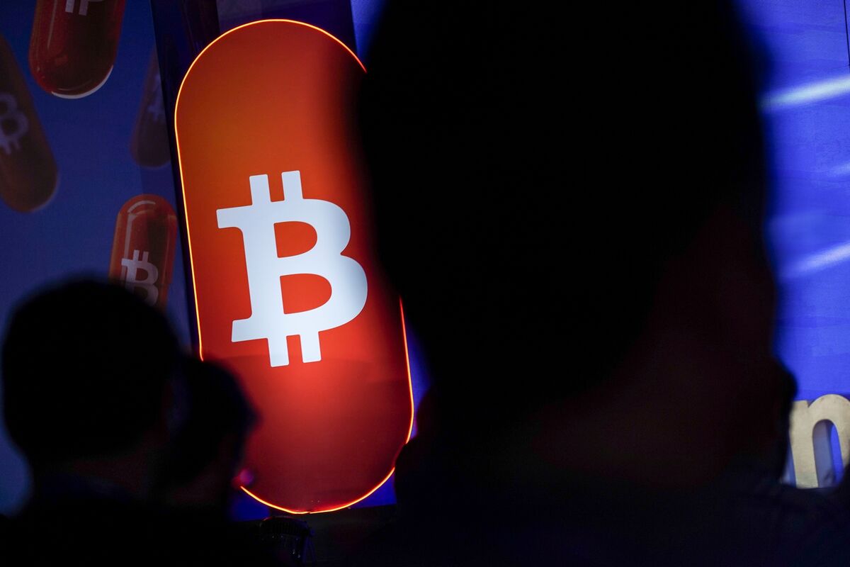 ビットコイン、10万ドルに下落リスク－オプション市場が警戒シグナル