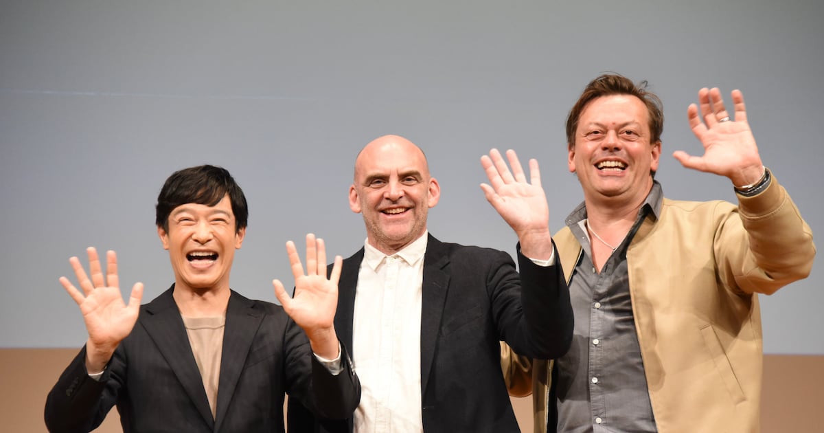 堺雅人主演舞台「スリーゴースト」サイモン・スティーヴンスらと“大きな子供”同士で意気投合（会見レポート）