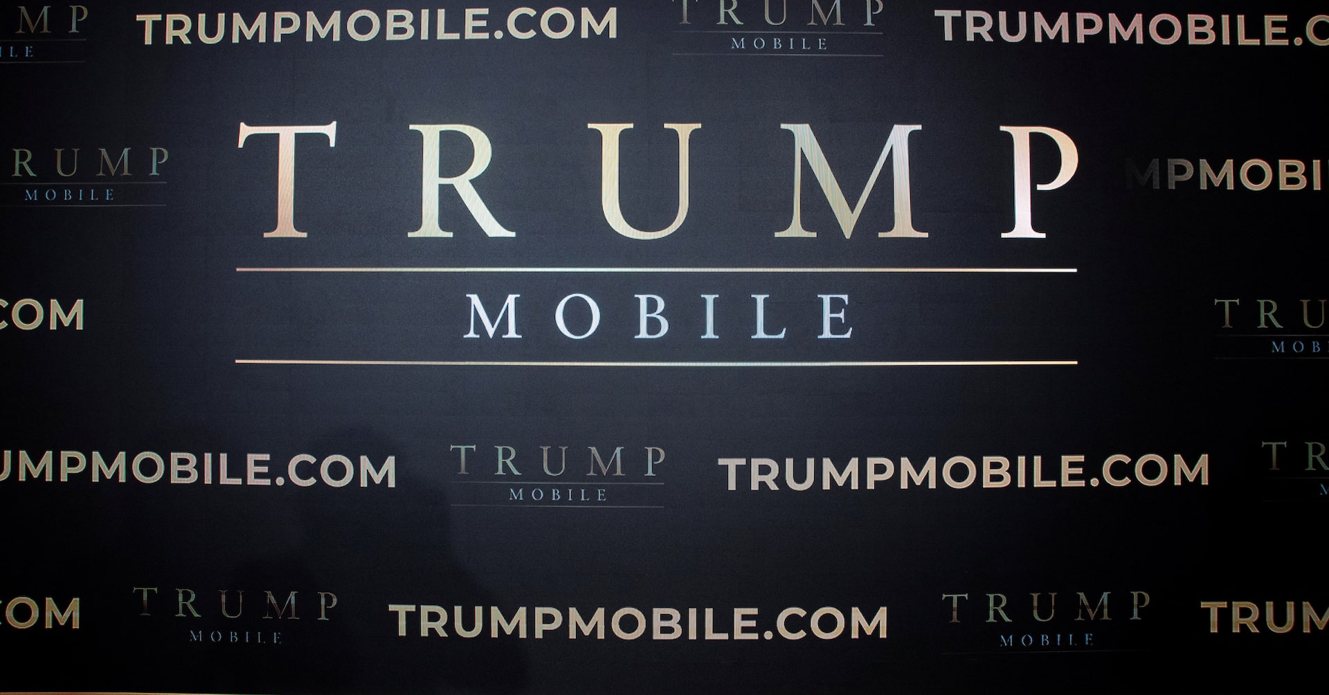 コラム：トランプ・モバイル、企業震え上がらせる「臆面なき利益相反」