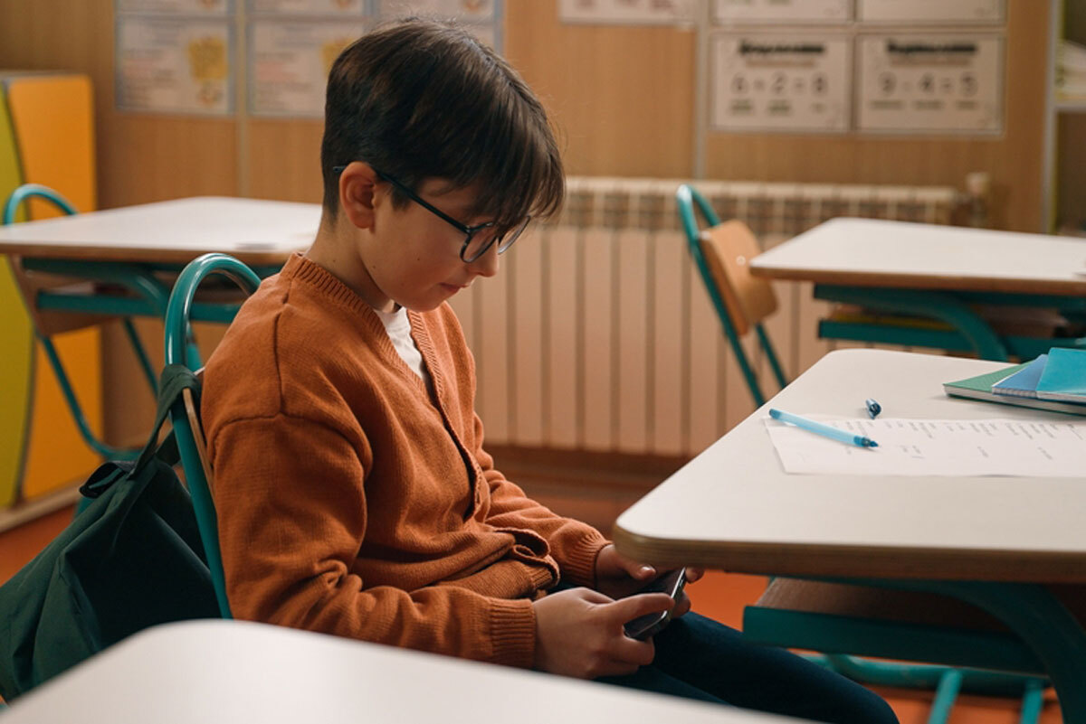 学校での「スマホ禁止」は本当に有効なのか？ 世界の調査報告が示す実態