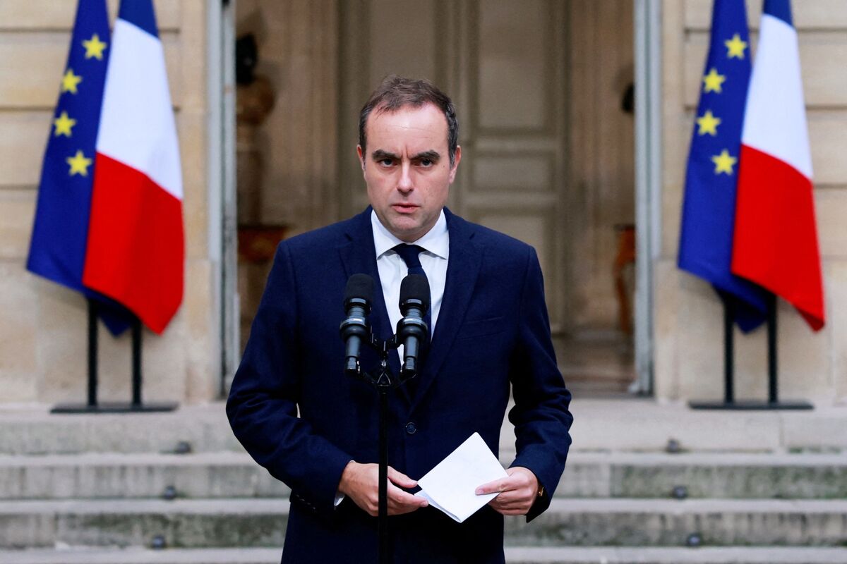 マクロン仏大統領、10日夕までに新首相を指名－議会調整が進展