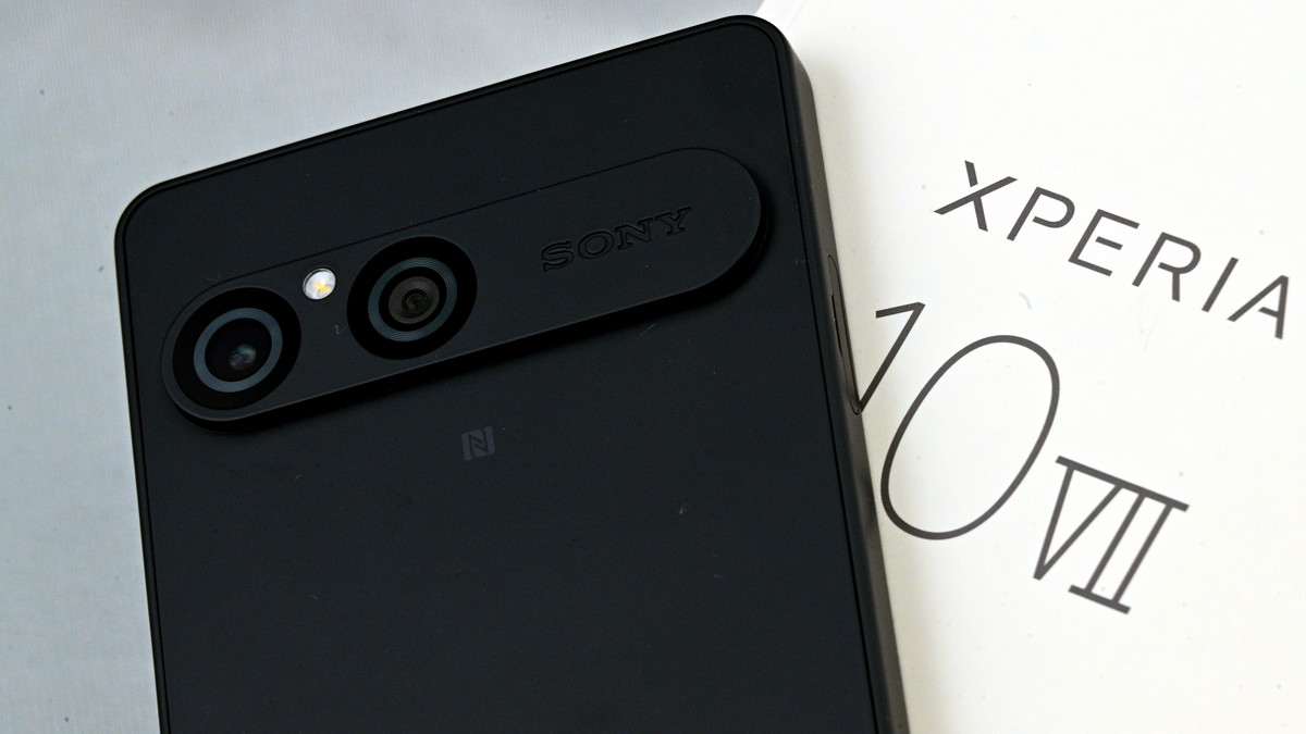 Xperiaとして初めてレンズを横に並べた新スタンダード機「Xperia 10 VII」外観レビュー
