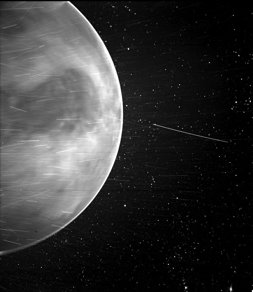 金星の夜側に暗く写る「アフロディーテ大陸」【今日の宇宙画像】