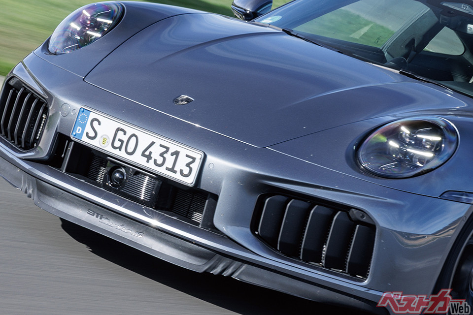 システム出力はまさかの711ps!? お披露目直後のポルシェ 911ターボSに試乗