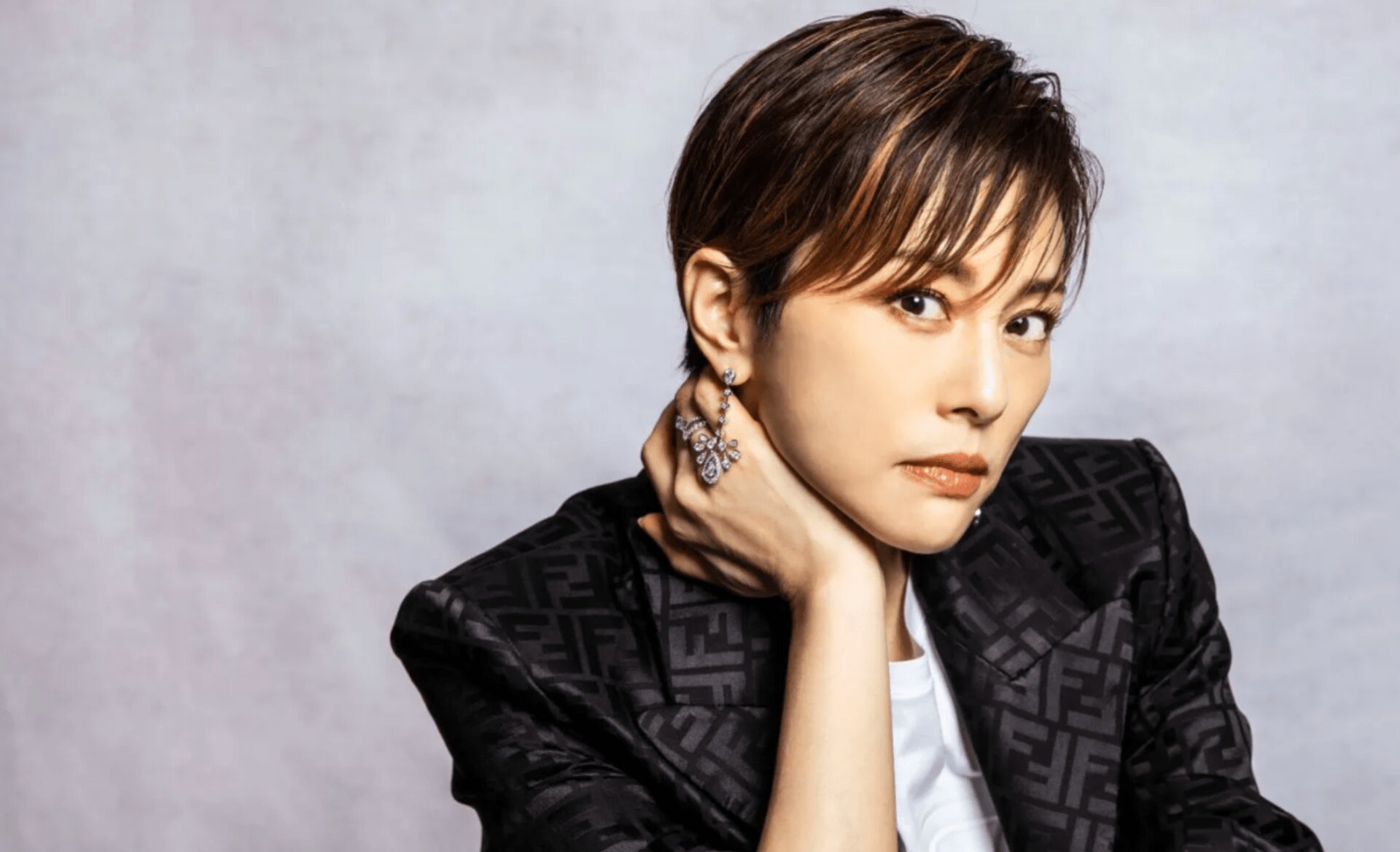 【衝撃スクープ④】米倉涼子（50）アルゼンチン人ダンサー恋人の名前に反応し…雲隠れ直前に「週刊文春」の直撃取材に答えていた！《生気の消え失せた顔で…》（文春オンライン）