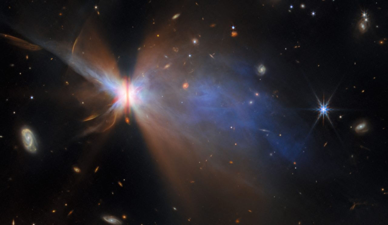 蝶のような姿をした“おうし座”の若い星 ジェームズ・ウェッブ宇宙望遠鏡が観測