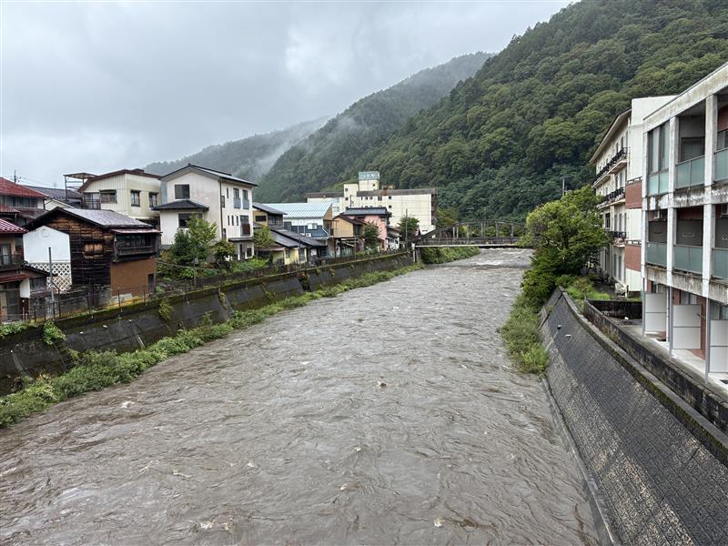 長野県内で大雨、高校12校など終日休校に 木曽地域にレベル4土砂災害危険警報