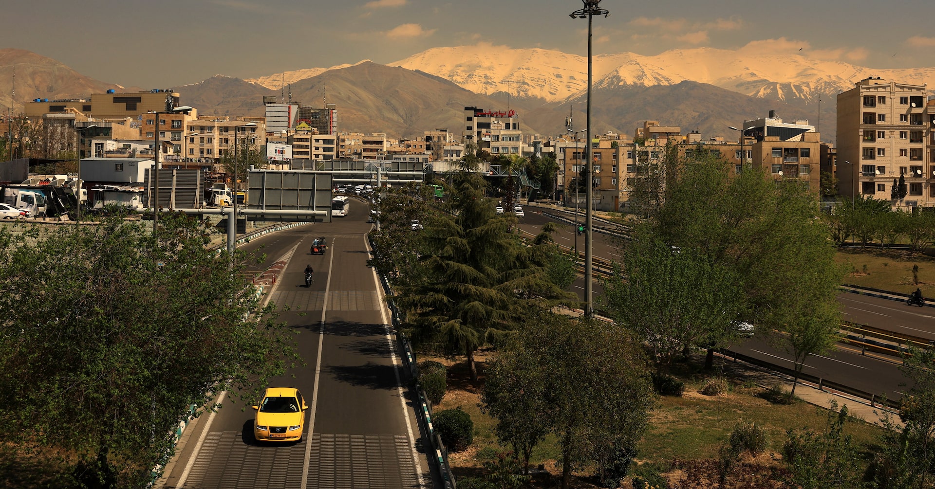 焦点：経済悪化に苦しむイラン市民、戦争終結後の弾圧強化にも恐れ