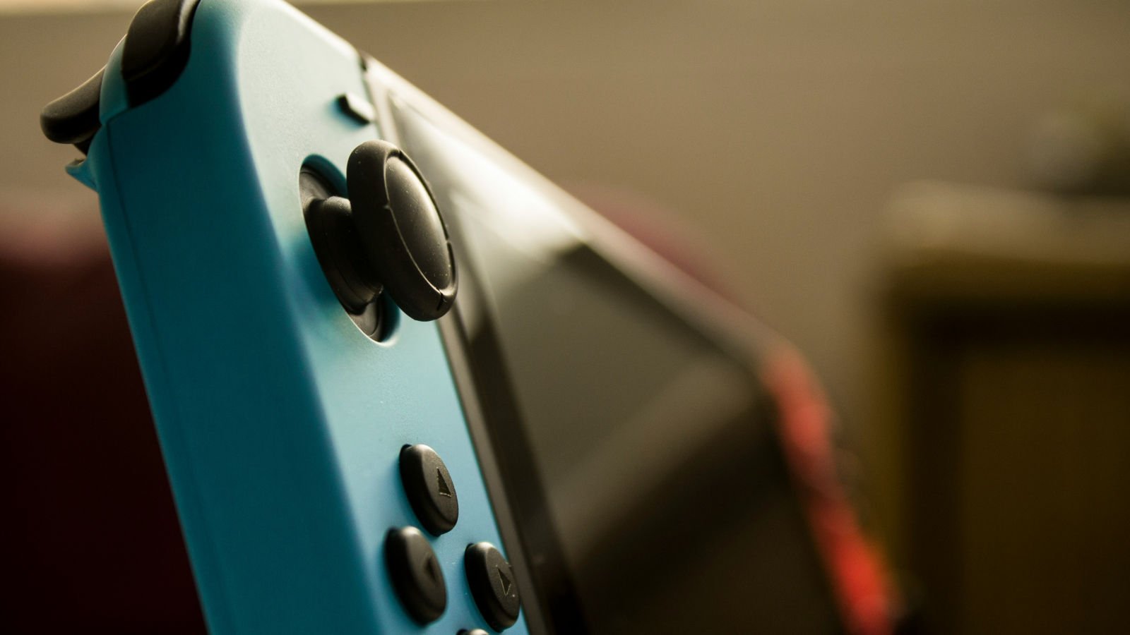 FBIが、Nintendo Switch などの海賊版大手7サイトを「根こそぎ解体した」と発表。被害額は3か月間で約250億円