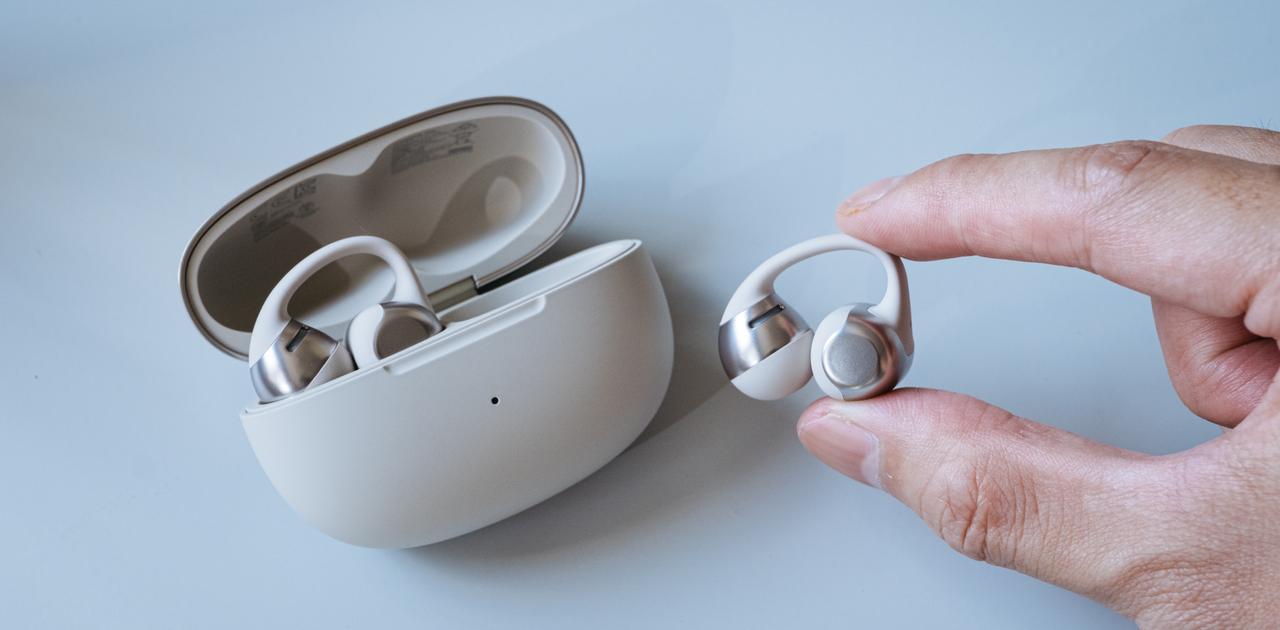 メガネやピアスに干渉しない。Shokzのイヤーカフ型、いい音鳴ります