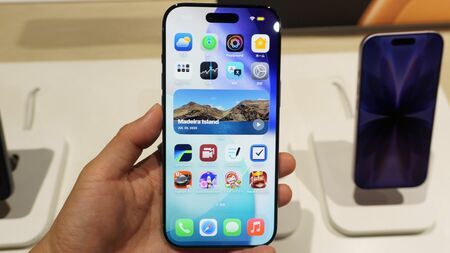 iPhone 17どこで買う？「全キャリア」価格比較。キャリアは2年返却、4年使うならApple Storeの一括購入