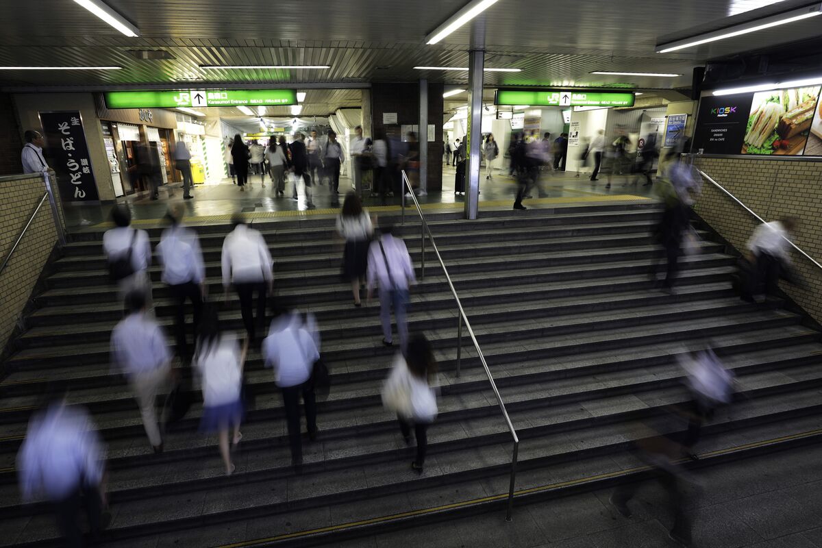 8月の実質賃金8カ月連続マイナス、予想上回る落ち込み－名目伸び鈍化