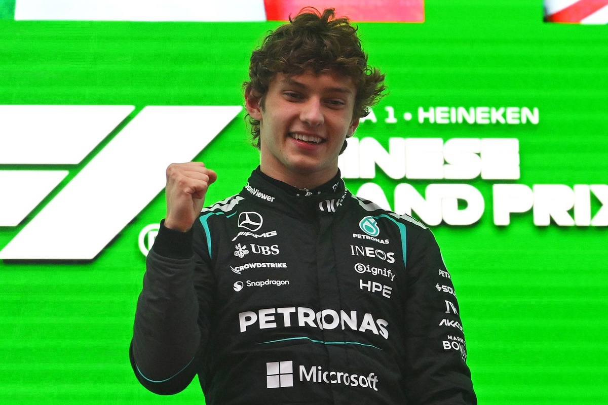 19歳アントネッリが涙の初優勝。史上最年少ハットトリックも達成。ハミルトン跳ね馬で初表彰台。アロンソ振動でリタイア｜F1中国GP決勝